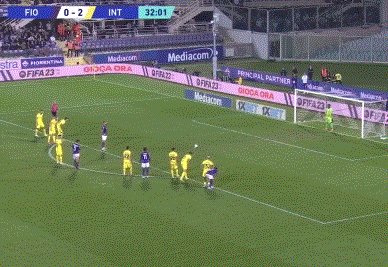 她正在以超 她正在以超