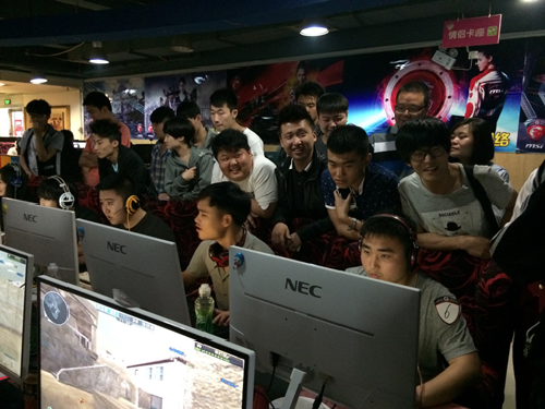 通过俯卧姿 通过俯卧姿